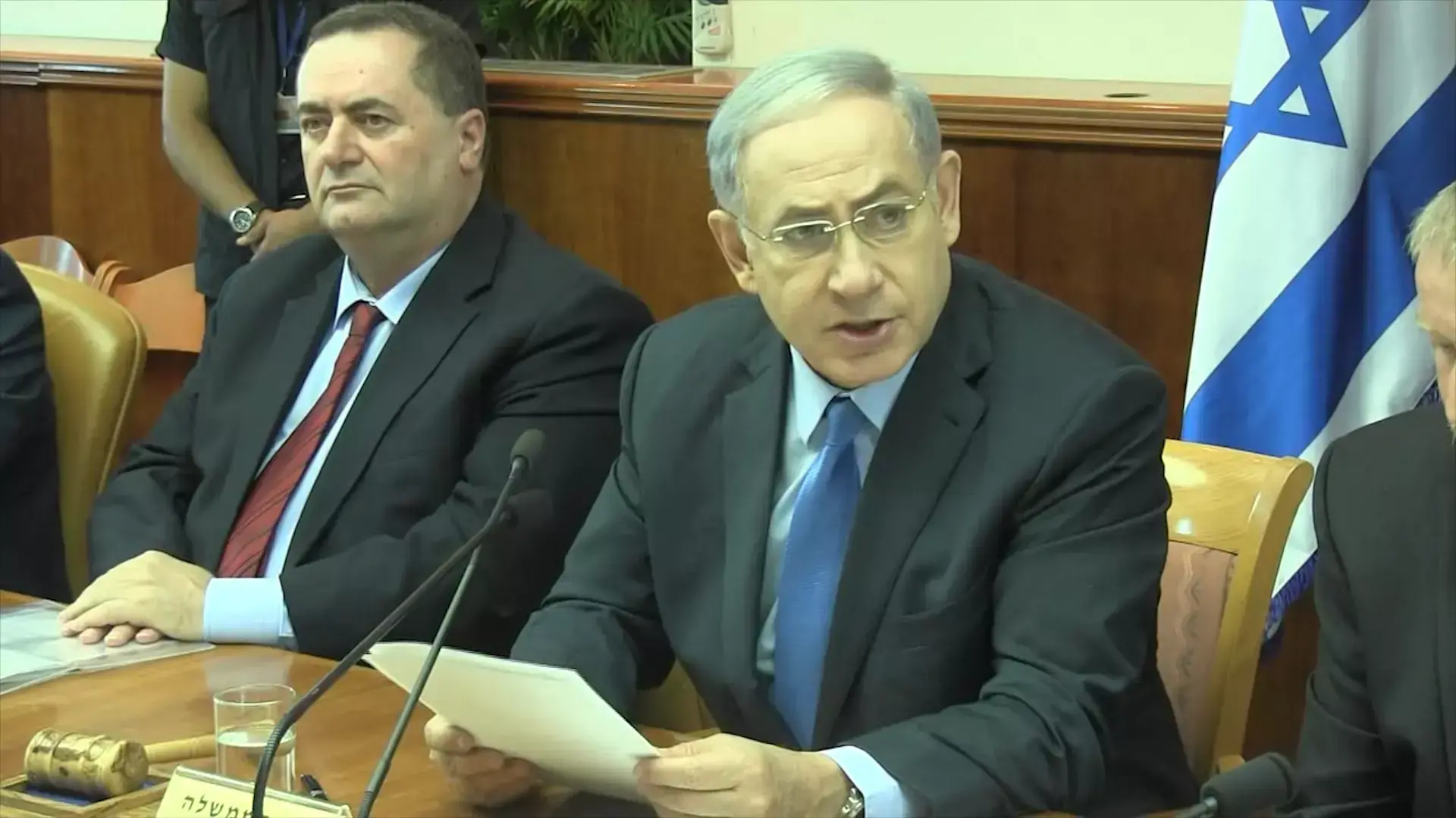 "נפל בין הכיסאות": איך אפשר היה לעזור לאברהם מנגיסטו?