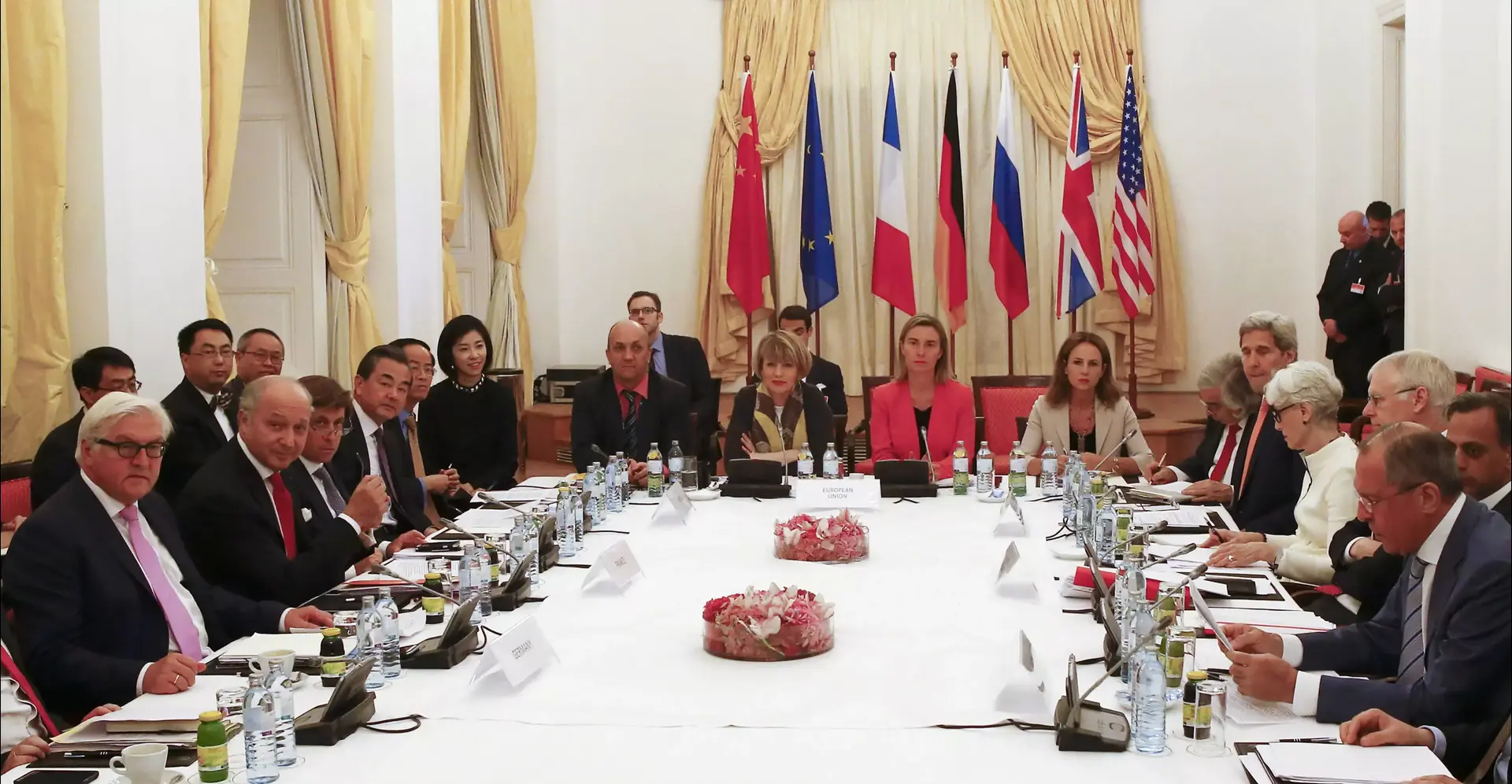 ברחובות טהראן חוגגים: "הכלכלה באיראן תשתפר, השמחה גדולה"