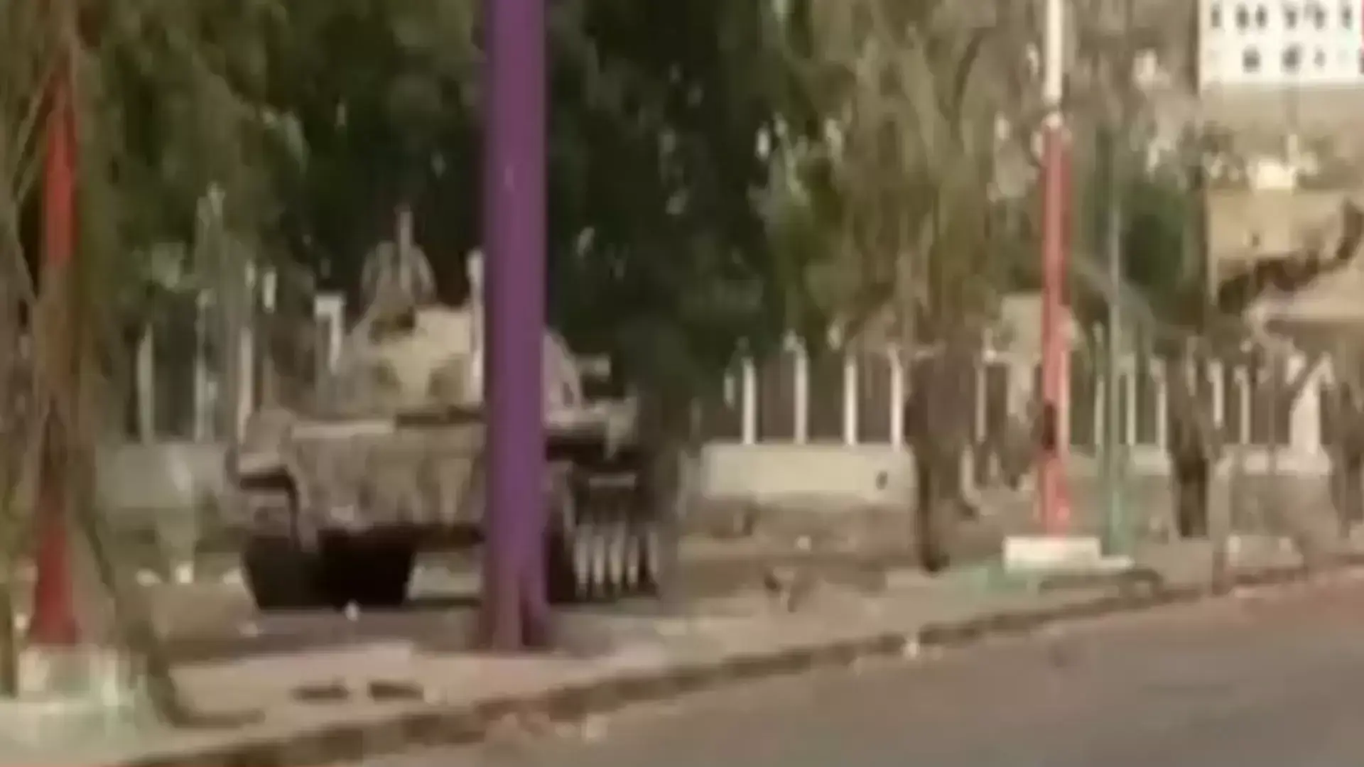 לאחר שישה חודשי גלות: נשיא תימן הצטרף לממשלתו ושב לעדן