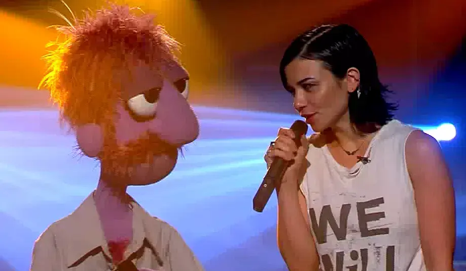 צפו: נינט טייב שרה שיר ערש ב"המופע של רד ודביר"