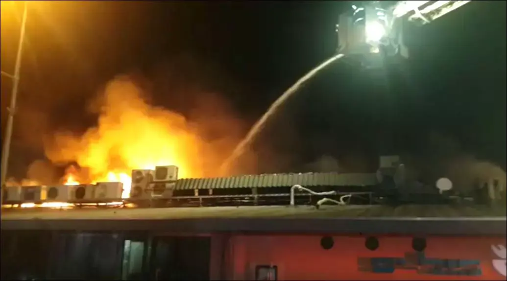 שריפה במסעדת "מול ים" בת"א גרמה לנזק כבד - הסיבה: קצר חשמלי