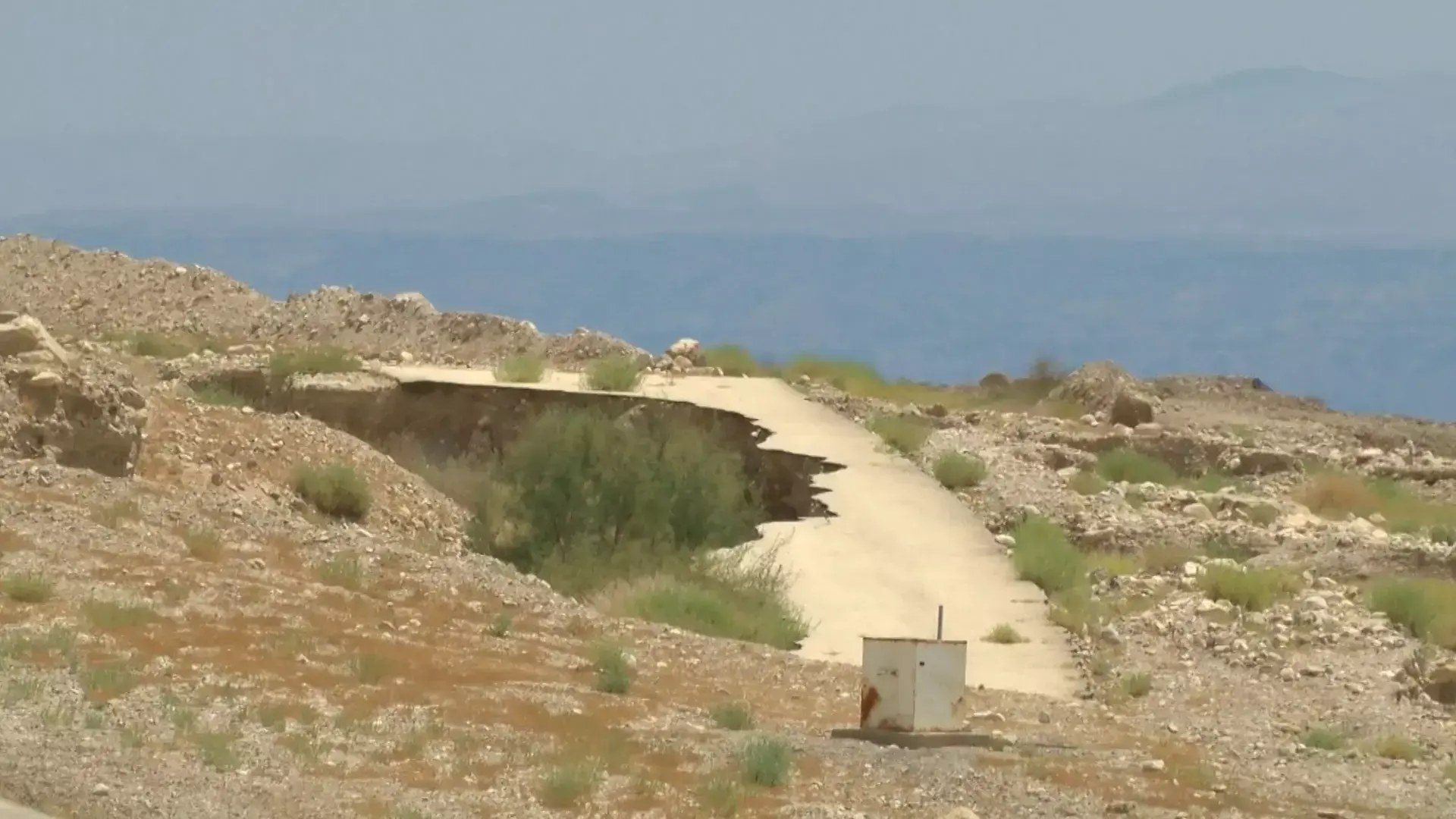 ים המוות- קריסה כלכלית באיזור ים המלח בגלל הבולענים‎