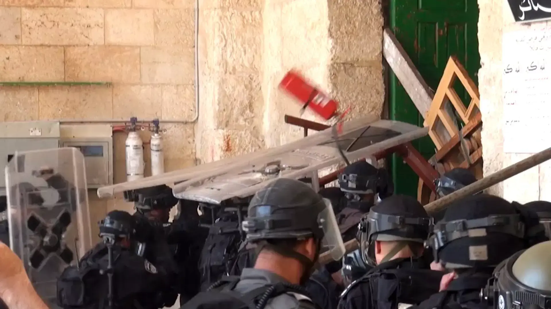 יידויי אבנים והשלכת בקבוקים: תיעוד מהומות ט' באב בהר הבית