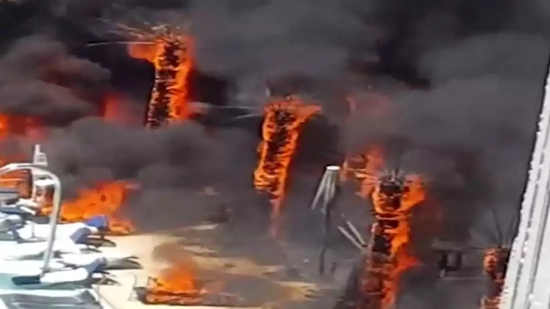 מסביב לעולם בדקה: שריפת ענק פרצה במלון יוקרה בלאס וגאס