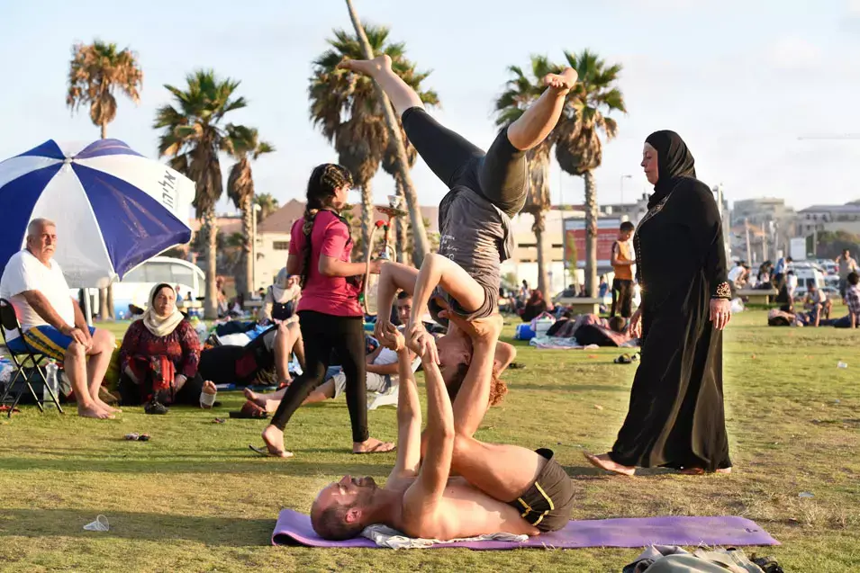 אוטופיה: יהודים וערבים מסתדרים יחד, כשהם חייבים
