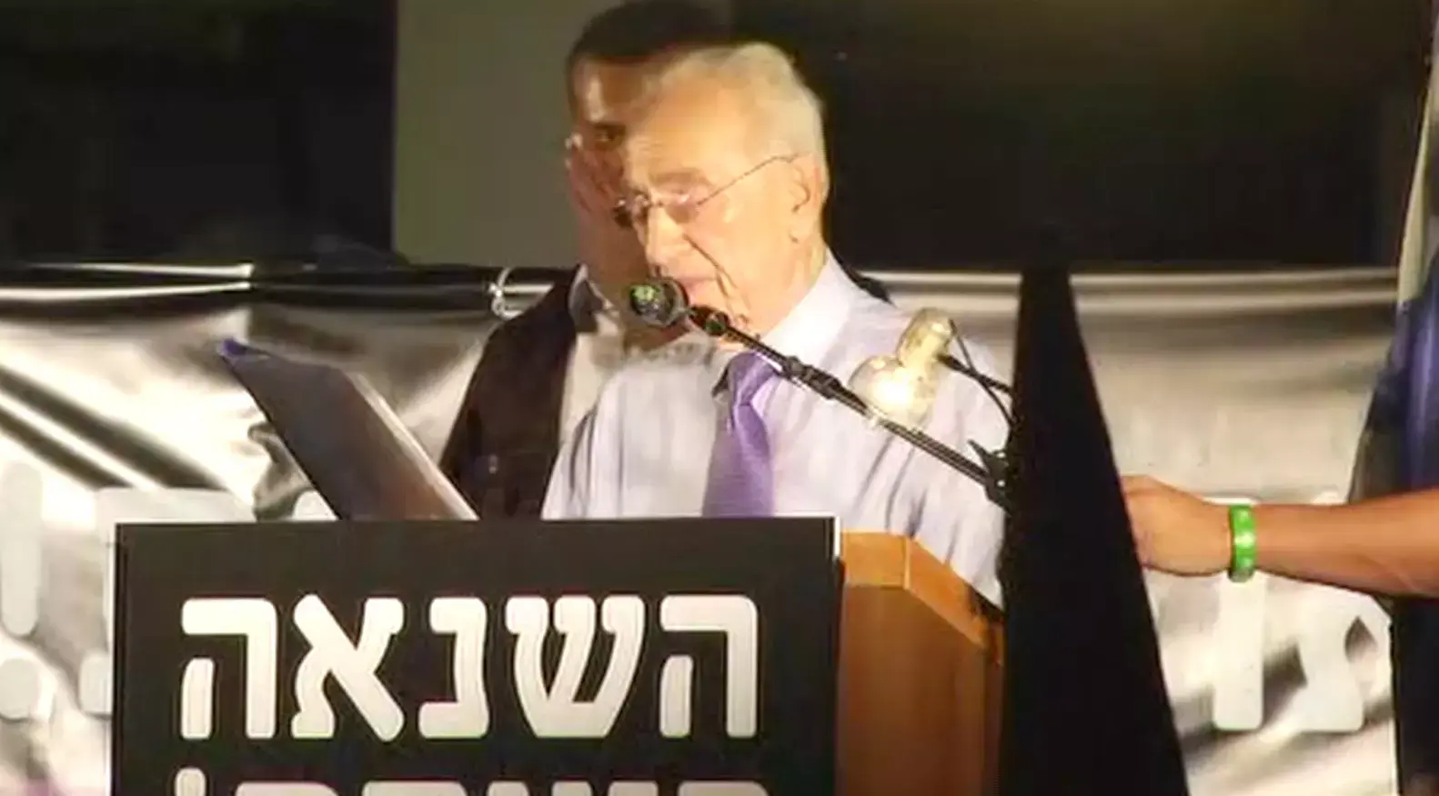אלפים מחו בתל אביב נגד הדקירה במצעד; השרים ספגו שריקות בוז