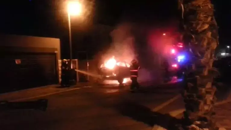 רכבו של ראש העיר קריית ים עלה באש; נבדק חשד שהתפוצץ מטען