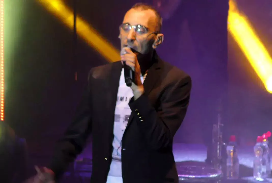 צפו בשמעון בוסקילה בהופעה עם מתי כספי ודיקלה