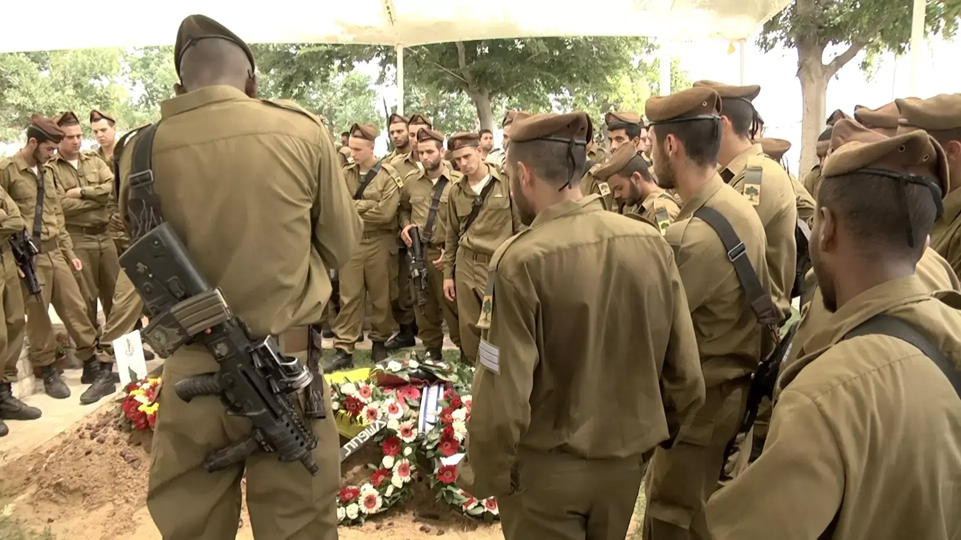אלף בני אדם הגיעו להלוויית החייל הבודד מגולני: "כולנו עם אחד"