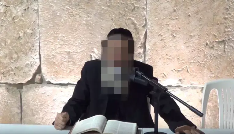 "הרב ביקש להתפשט, לשים חלוק - ואז נגע במקומות אינטימיים"
