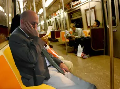 גבר מת נסע שעות ברכבת לפני שהתגלה