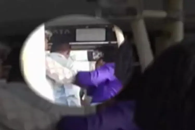 צפו בשוטרת שהיכתה גבר שהטריד אותה מינית