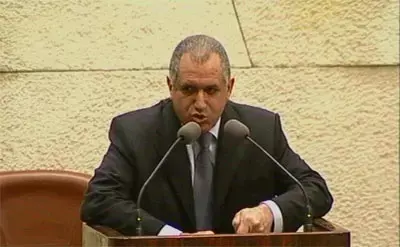 "פרץ כבר לא יצליח לפקוד חמולות בשדרות"