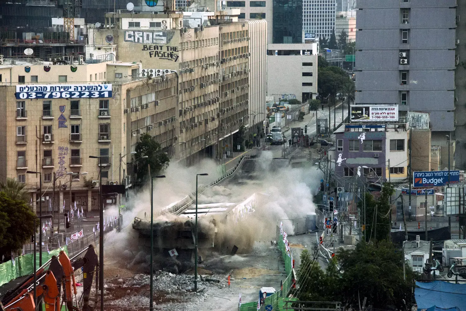 אסור לפספס: פיצוץ גשר מעריב בתמונות