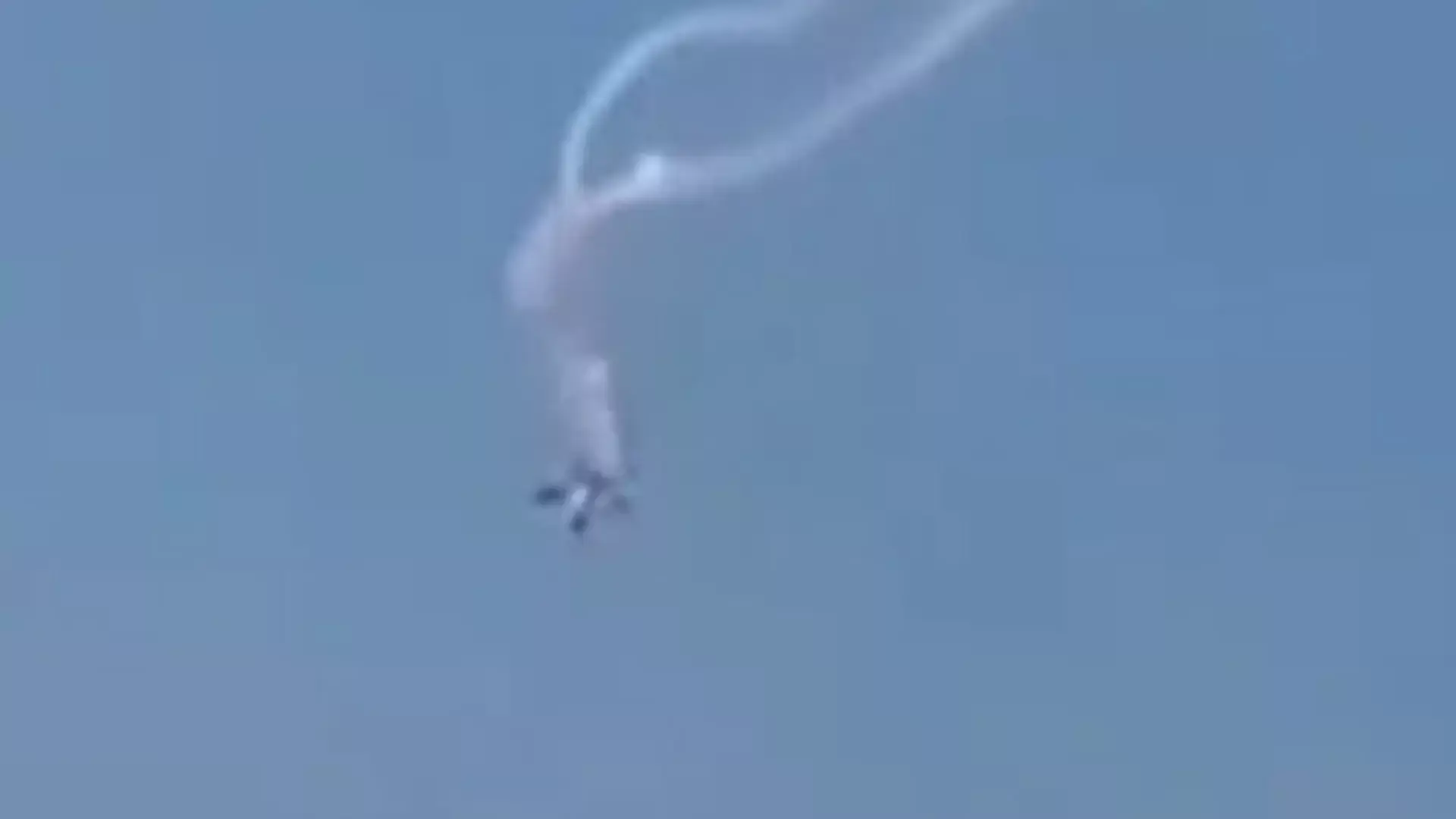 תיעוד: שני מטוסים מתנגשים ומתרסקים במהלך מפגן אווירי בשוויץ