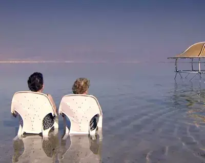 "מועדון בית הקברות" חי מתמיד