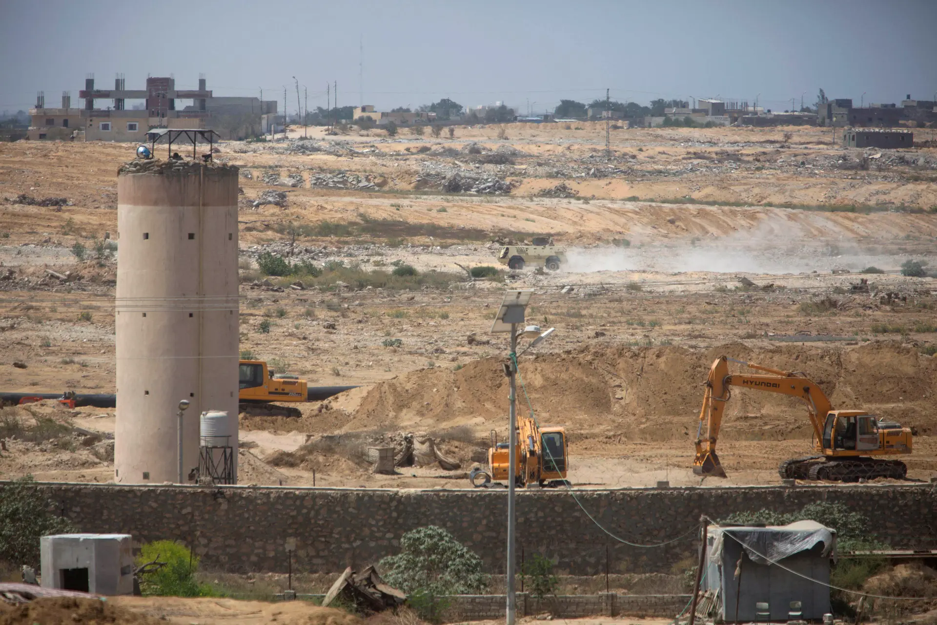 דגי בורי ושרימפסים: כך יעצרו המצרים את מנהרות ההברחה מעזה