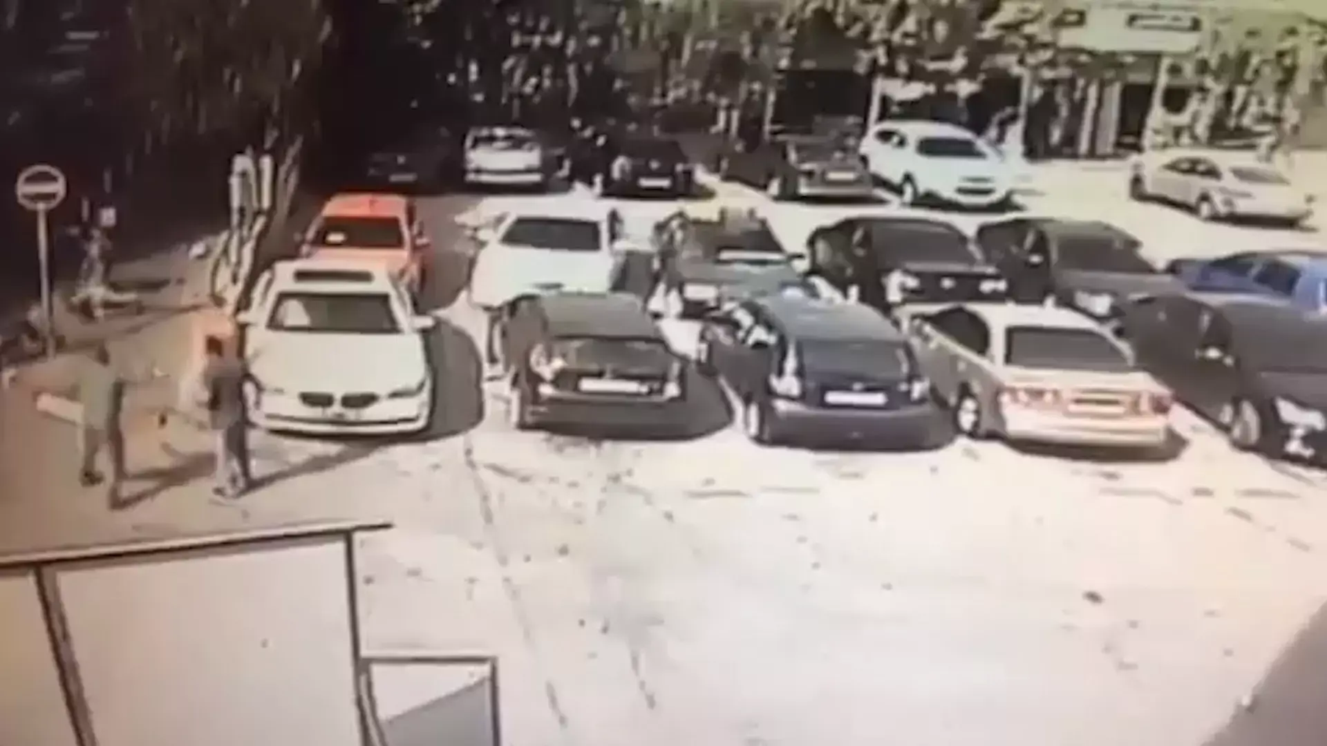 תיעוד: צעיר נדקר למוות לאור יום במהלך ריב בין כנופיות