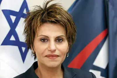 "שדליה איציק תשב בלשכה ותעקוב אחרי?!"