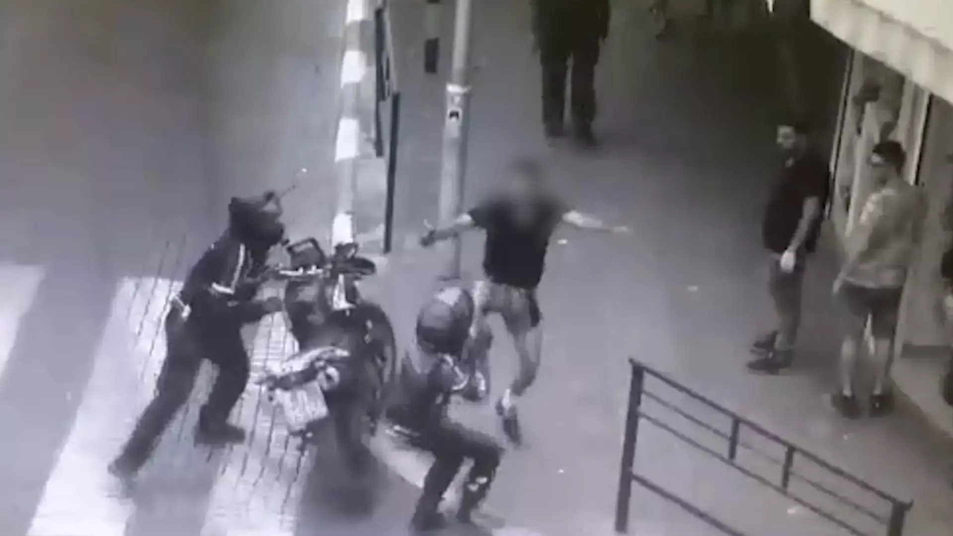 תיעוד: תושב ראשון לציון במסע התפרעות אלים ברחובות העיר