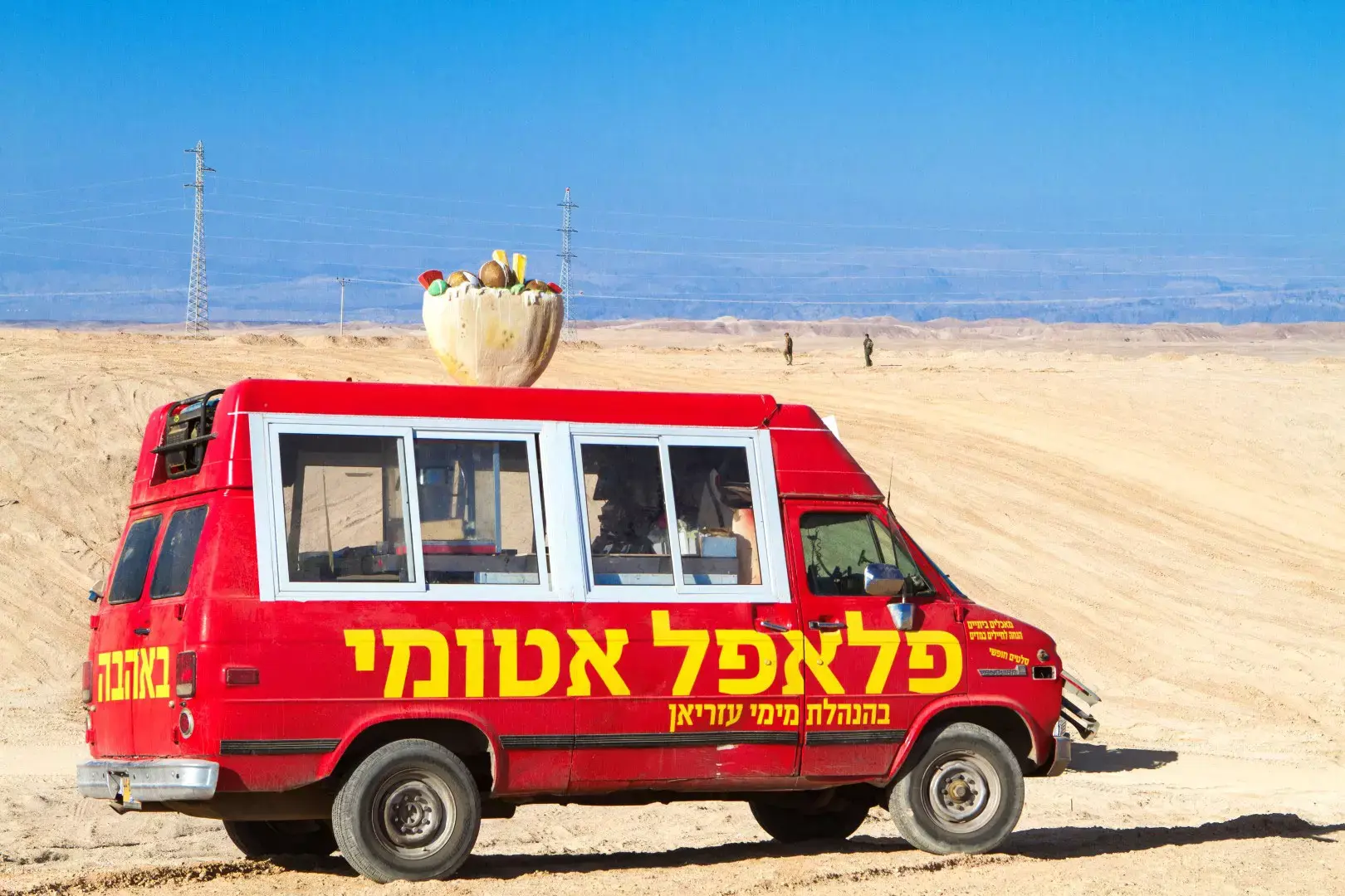 יותר מדי טחינה: ל"פלאפל אטומי" יש כוונות טובות וביצוע לא מושלם