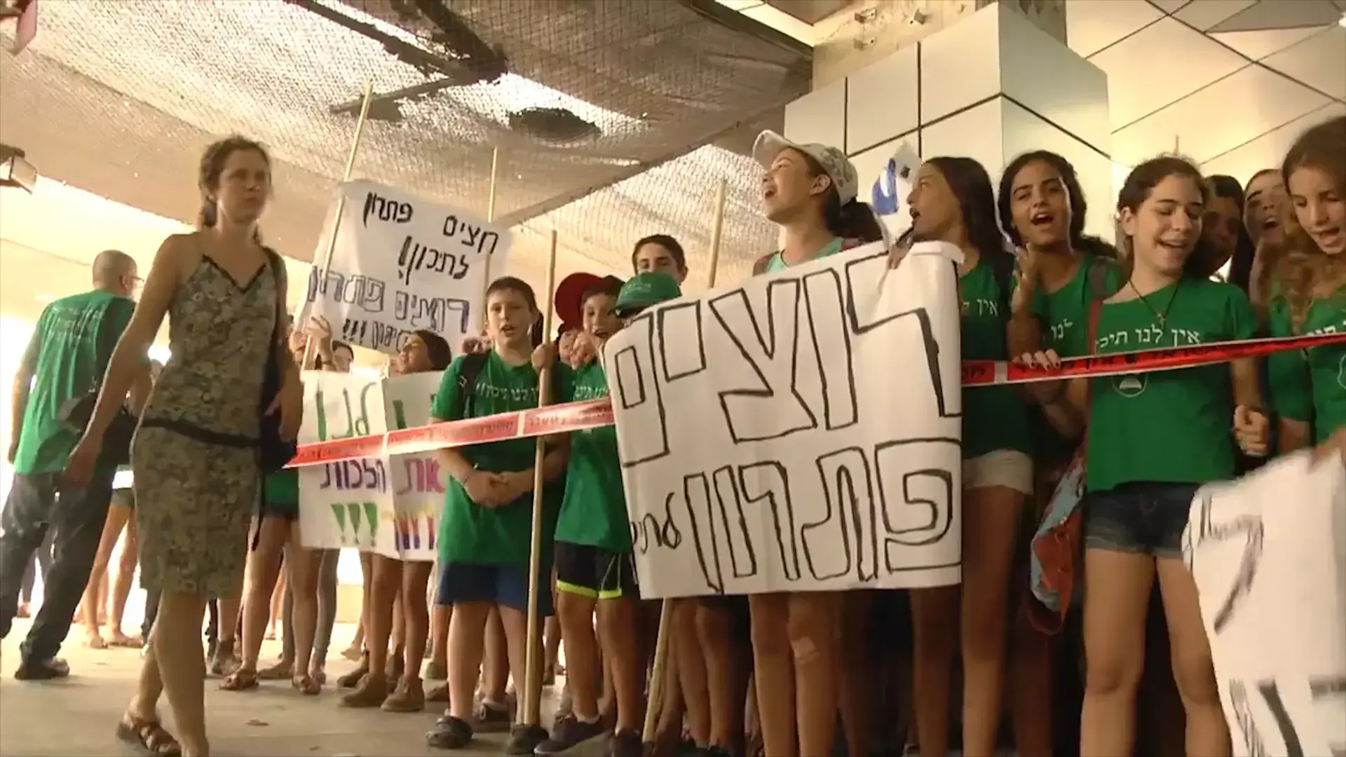 תלמידים ביישובים בשרון שובתים: "אין לנו תיכון ללמוד בו"