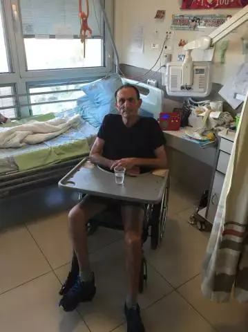 נכה סיעודי לא יכול לעלות לביתו: "העירייה נוהגת בטיפשות"