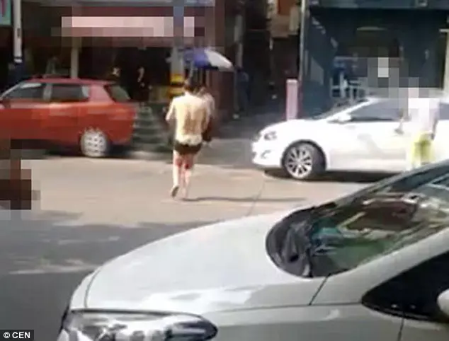 זה הרגע המצמרר בו גבר נמלט ממלון כדי לחפש את איבר מינו החתוך
