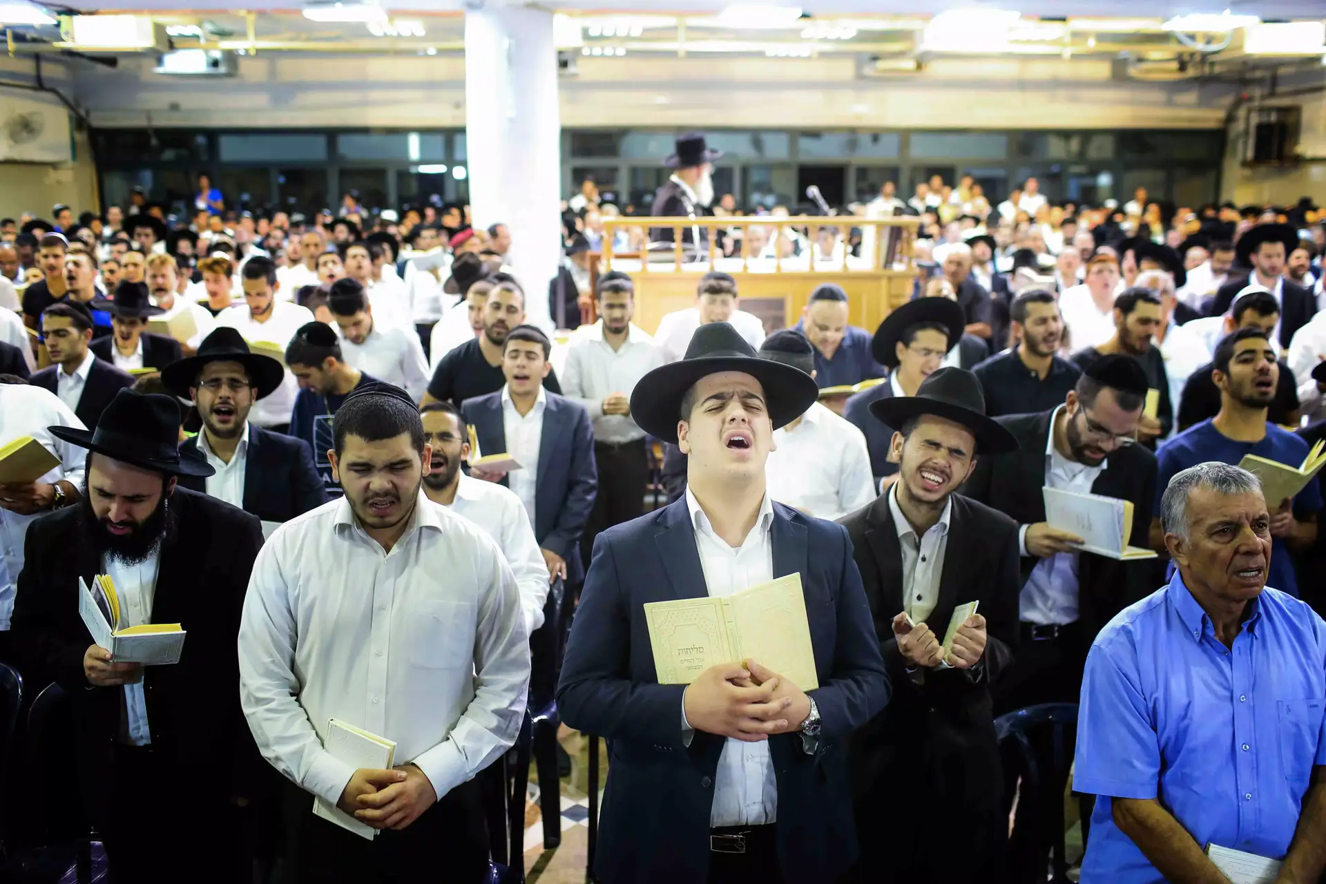 הימים הנוראים בתמונות: סליחות בישיבת אור החיים בירושלים