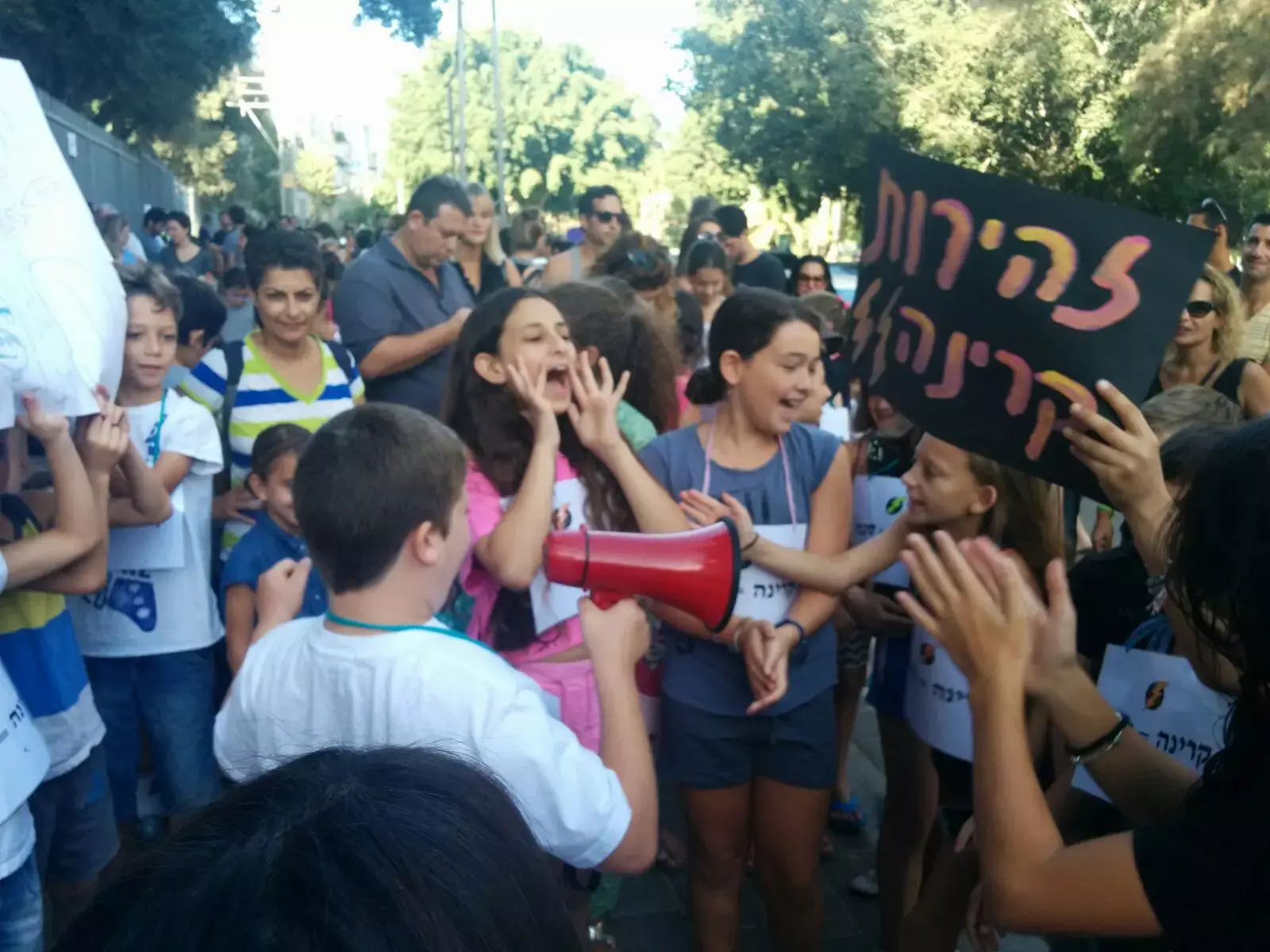 "סכנת חיים": הורים וילדים הפגינו נגד הקמת אגף בבי"ס ליד שנאים