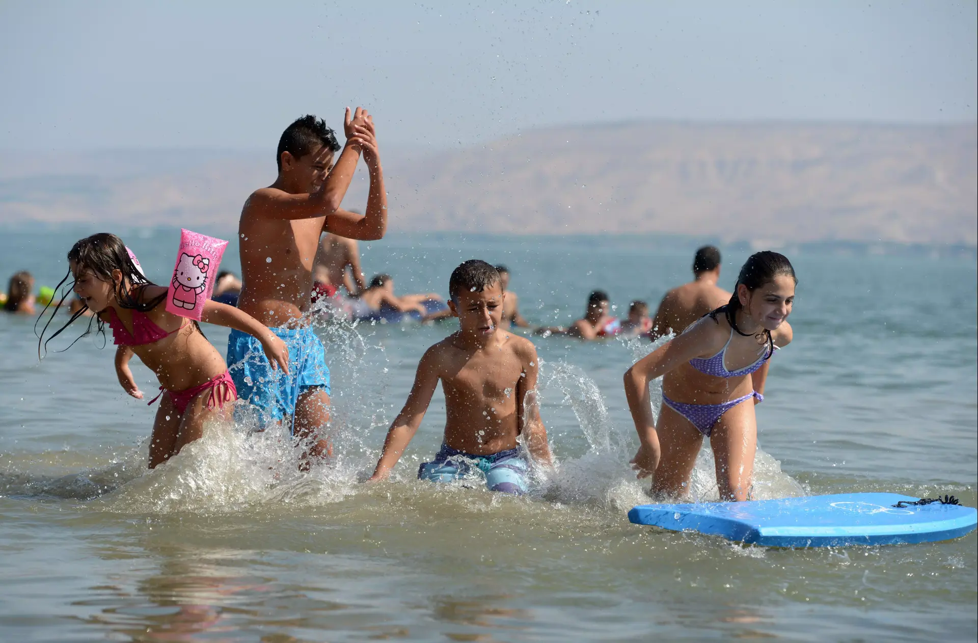 עם ישראל יצא מהסוכה: עשרות אלפי מטיילים ברחבי הארץ