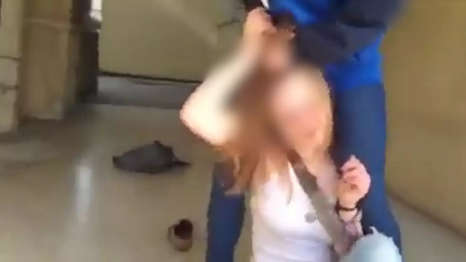 סרטון של צעירות מכות אישה בצפון הופץ ברשת - והביא למעצרן