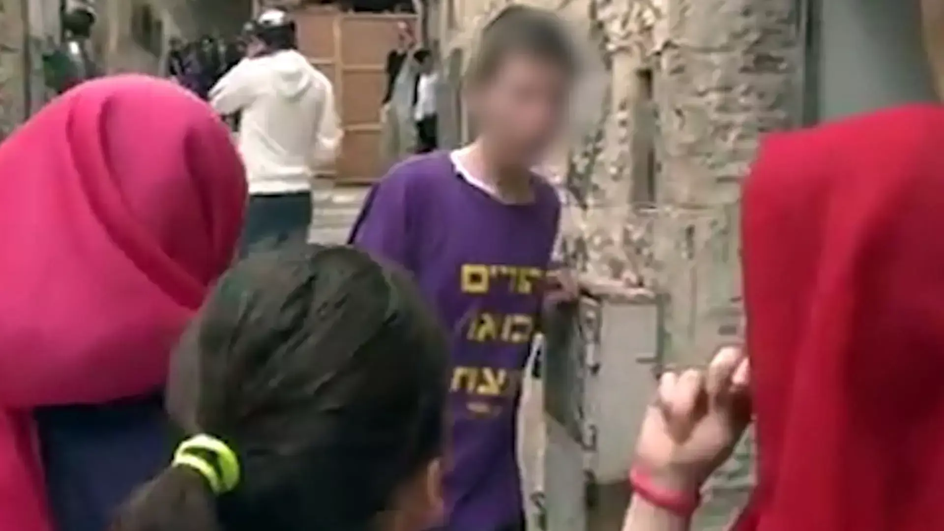 "זוזי מפה": צעיר התיז גז פלפל לעבר פלסטינית בעיר העתיקה. תיעוד