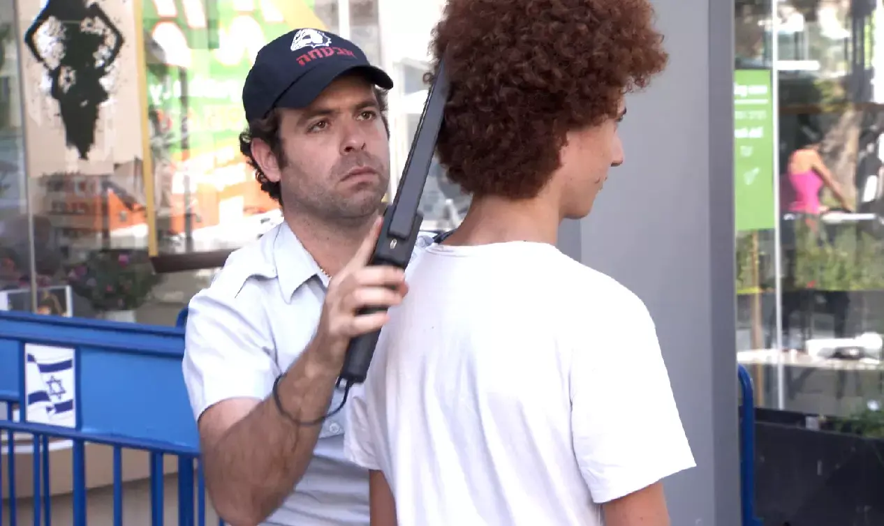 לוקחים את החוק לידיים: הצצה לספיישל הטרור של "ארץ נהדרת"