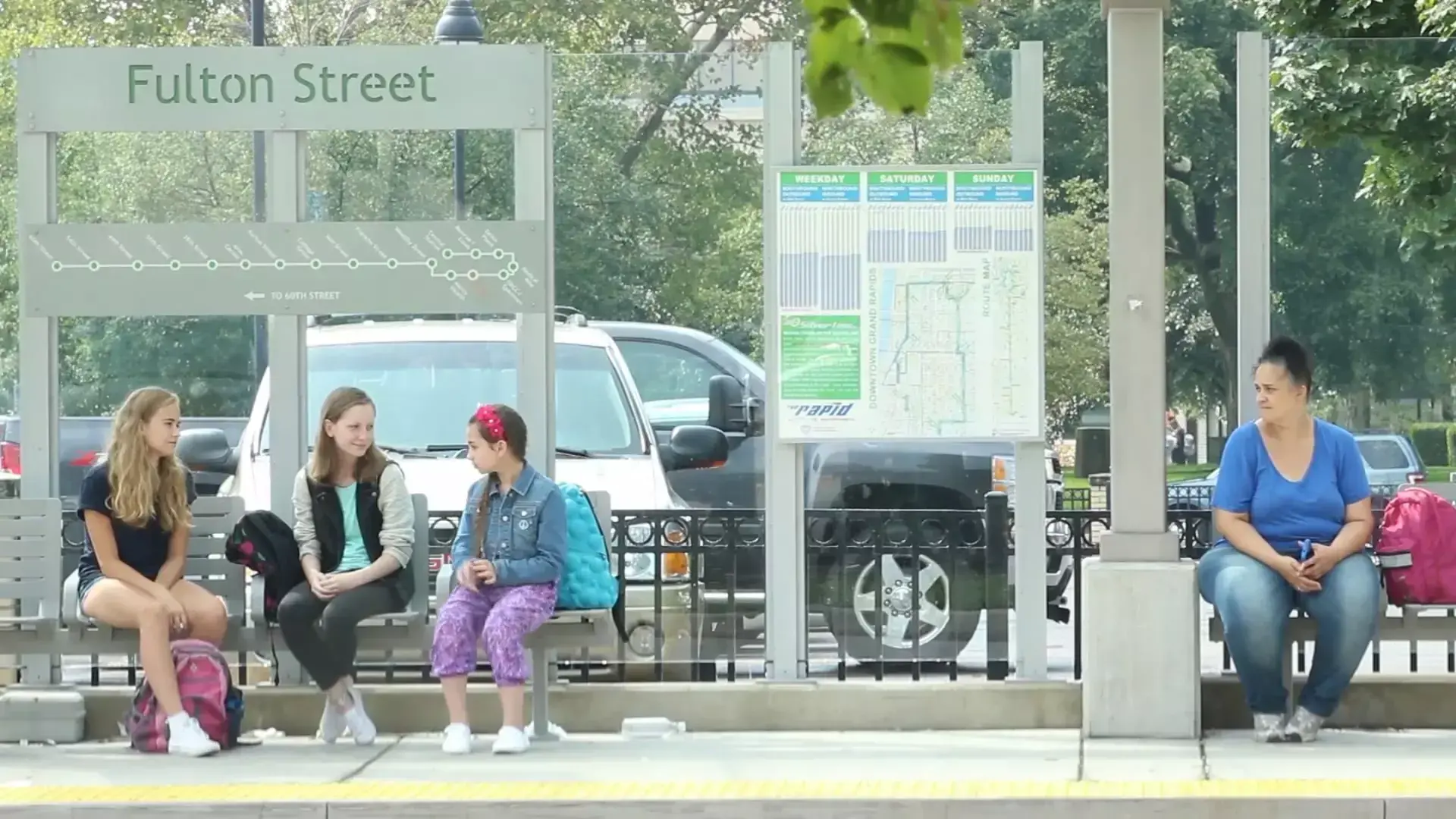 החדשות בדקה | ניסוי: האם זרים יעצרו התעללות נפשית בילדה?