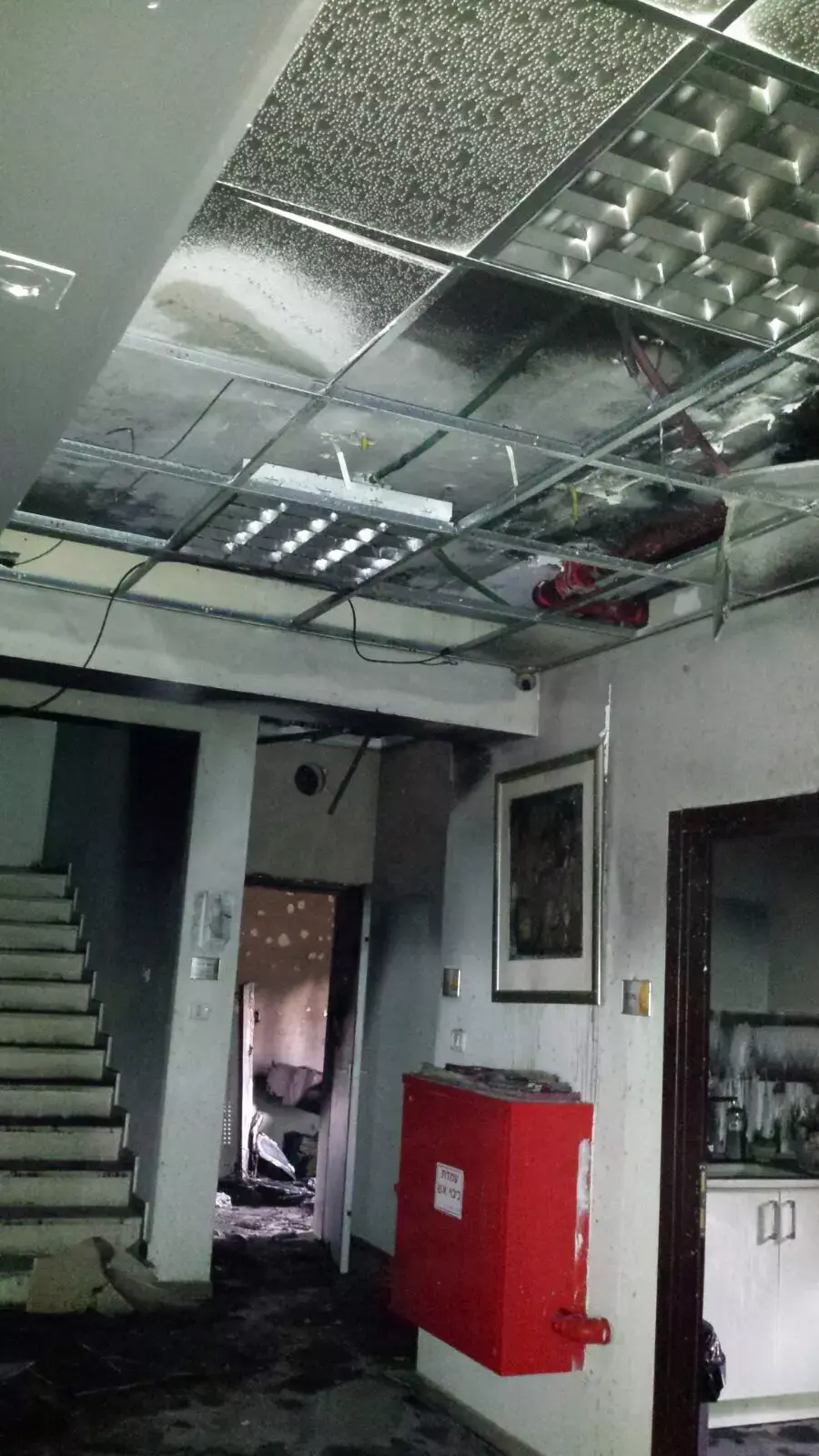 לשכת הרווחה בשדרות הוצתה; העובדים: "שרפו לנו את הבית"