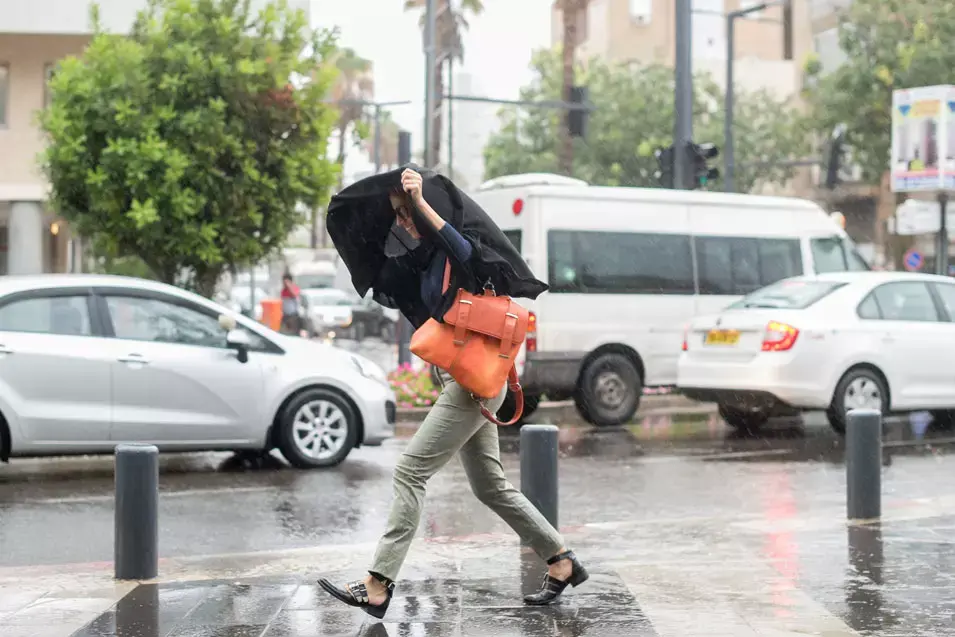 רשות החברות בודקת: חברת החשמל רכשה מערכת שמאריכה הפסקות חשמל?