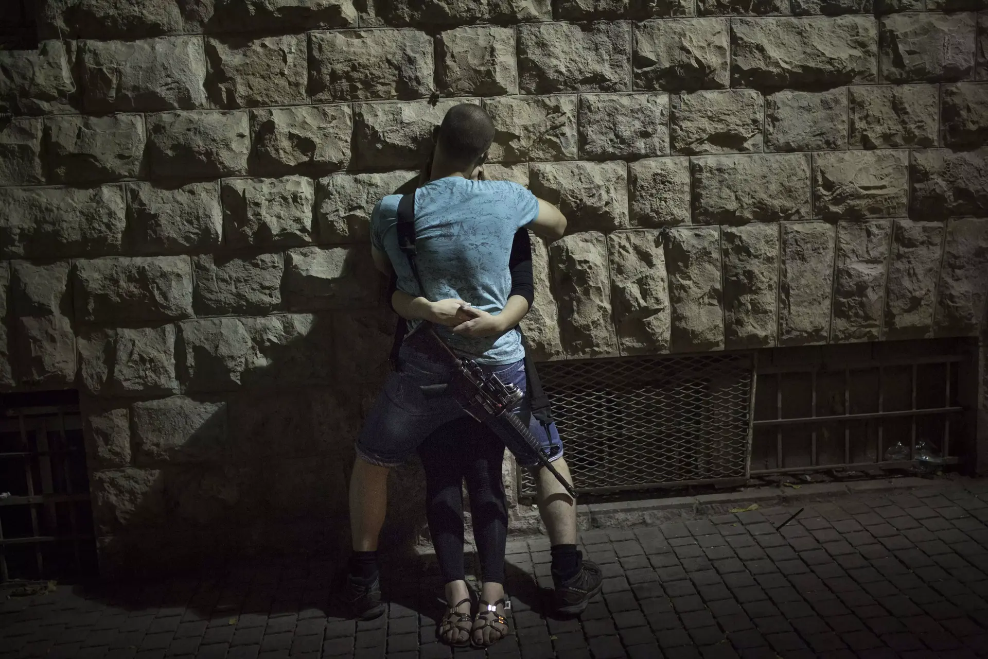 "הכול יכול לקרות, מאפוקליפסה עד חייזרים": אנשי הלילה בי-ם חיים בצל הטרור