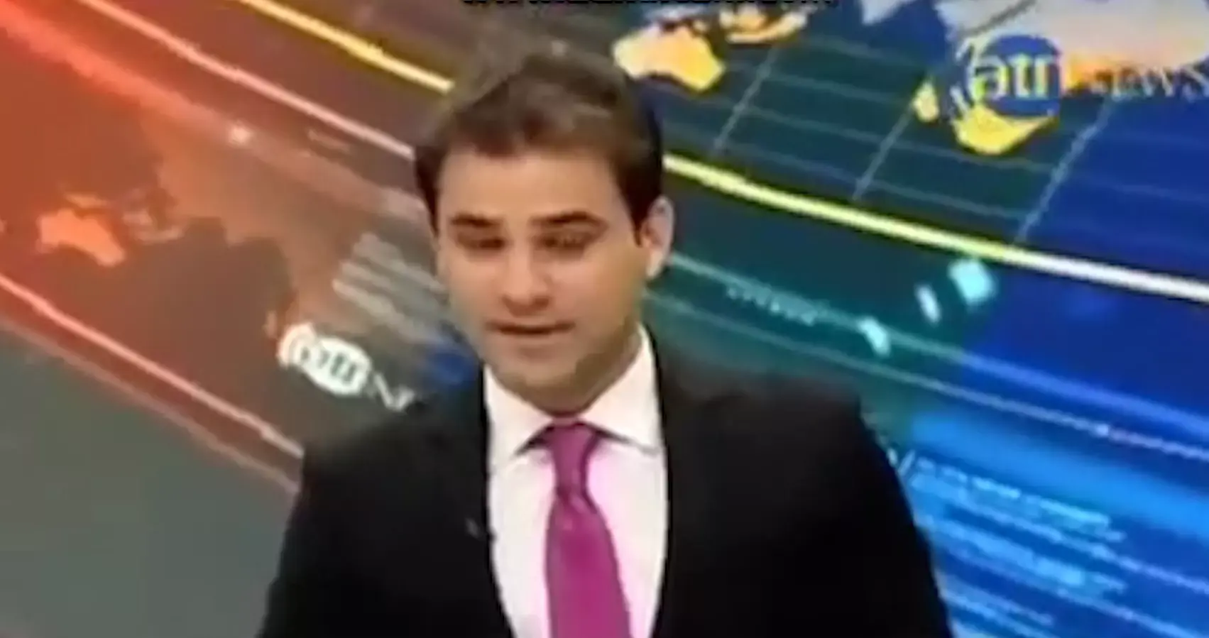 החדשות בדקה | צפו: הרעש אירע באמצע השידור החי  הקריין נמלט