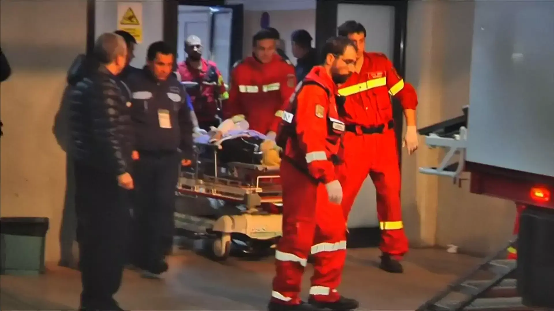 עדויות מהפיצוץ במועדון בבוקרשט: "תוהו ובוהו, אנשים נרמסו"