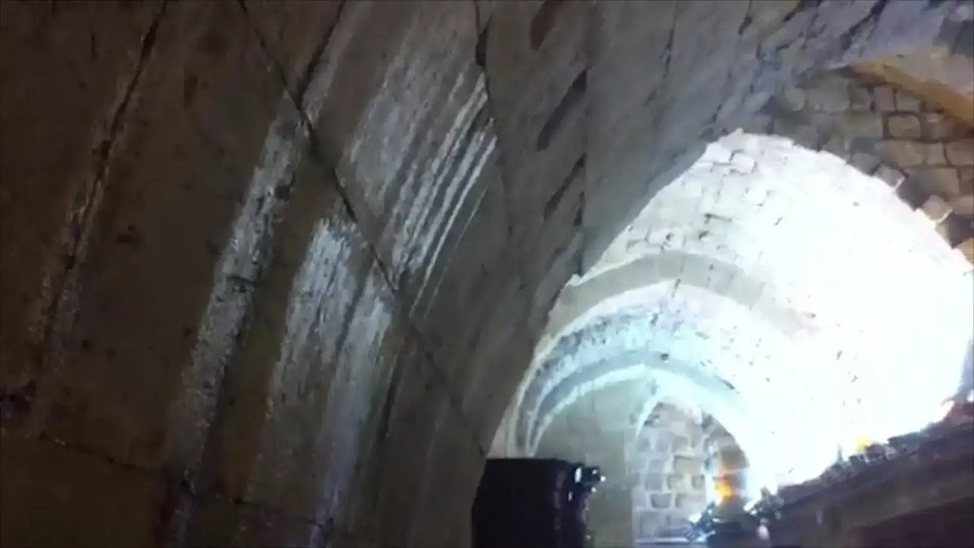 משיח לא בא: מים שפרצו מהכותל גרמו למאמינים להכריז שאחרית הימים הגיעה