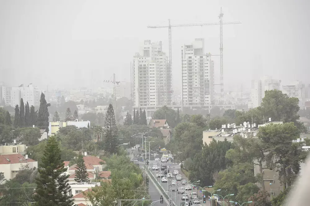אובך כבד ורוחות עזות: זיהום אוויר חמור עד פי 20 מיום רגיל