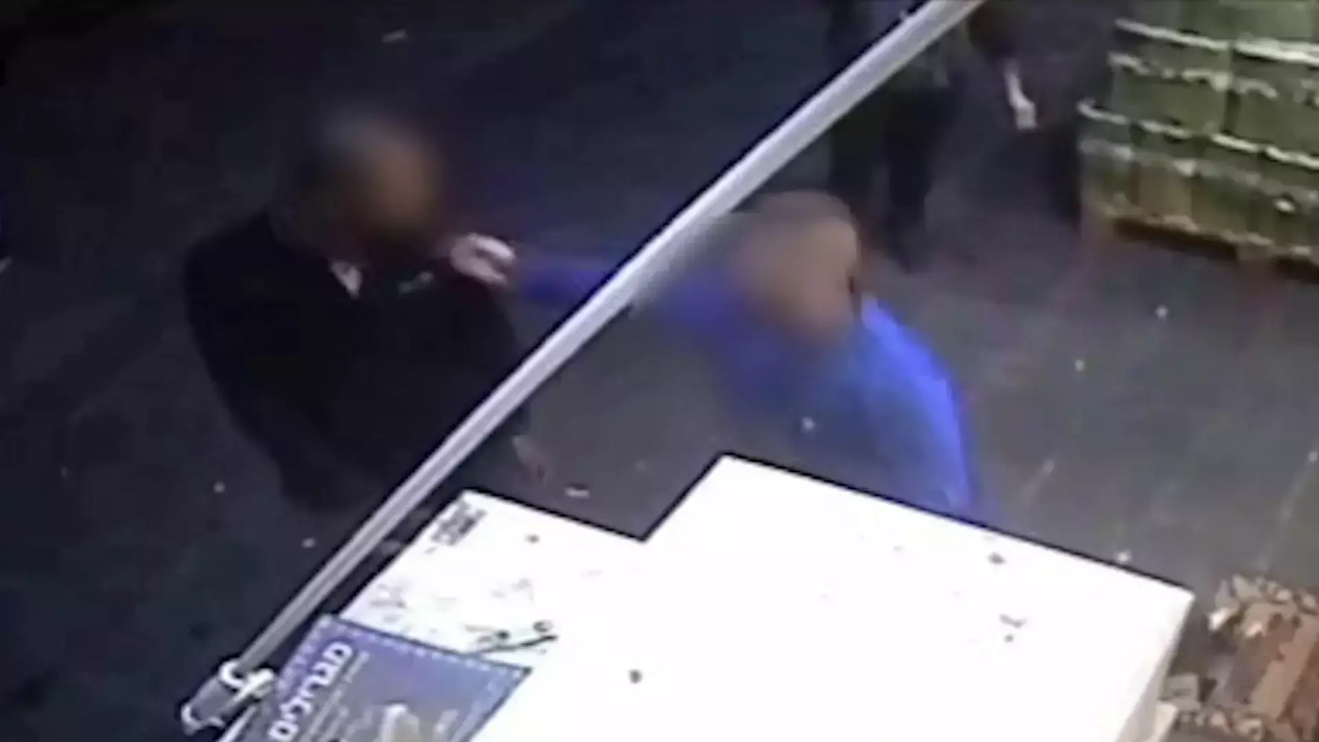 תיעוד: דקר לקוח שיכור בפניו משום שרצה להשתמש בשירותים