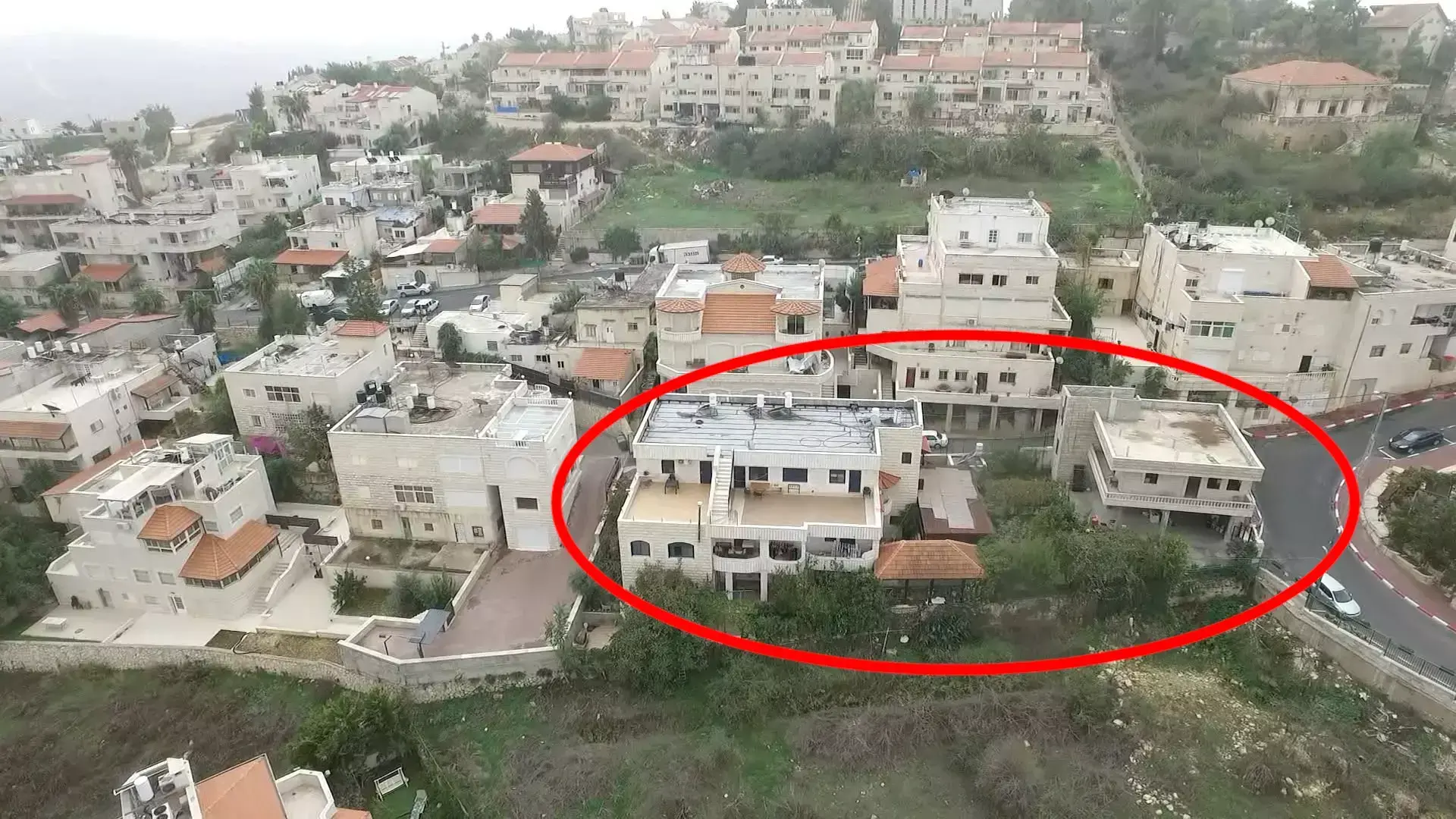הפך חניון לארמון: עבירות הבנייה שמסבכות את ראש מועצת אבו גוש