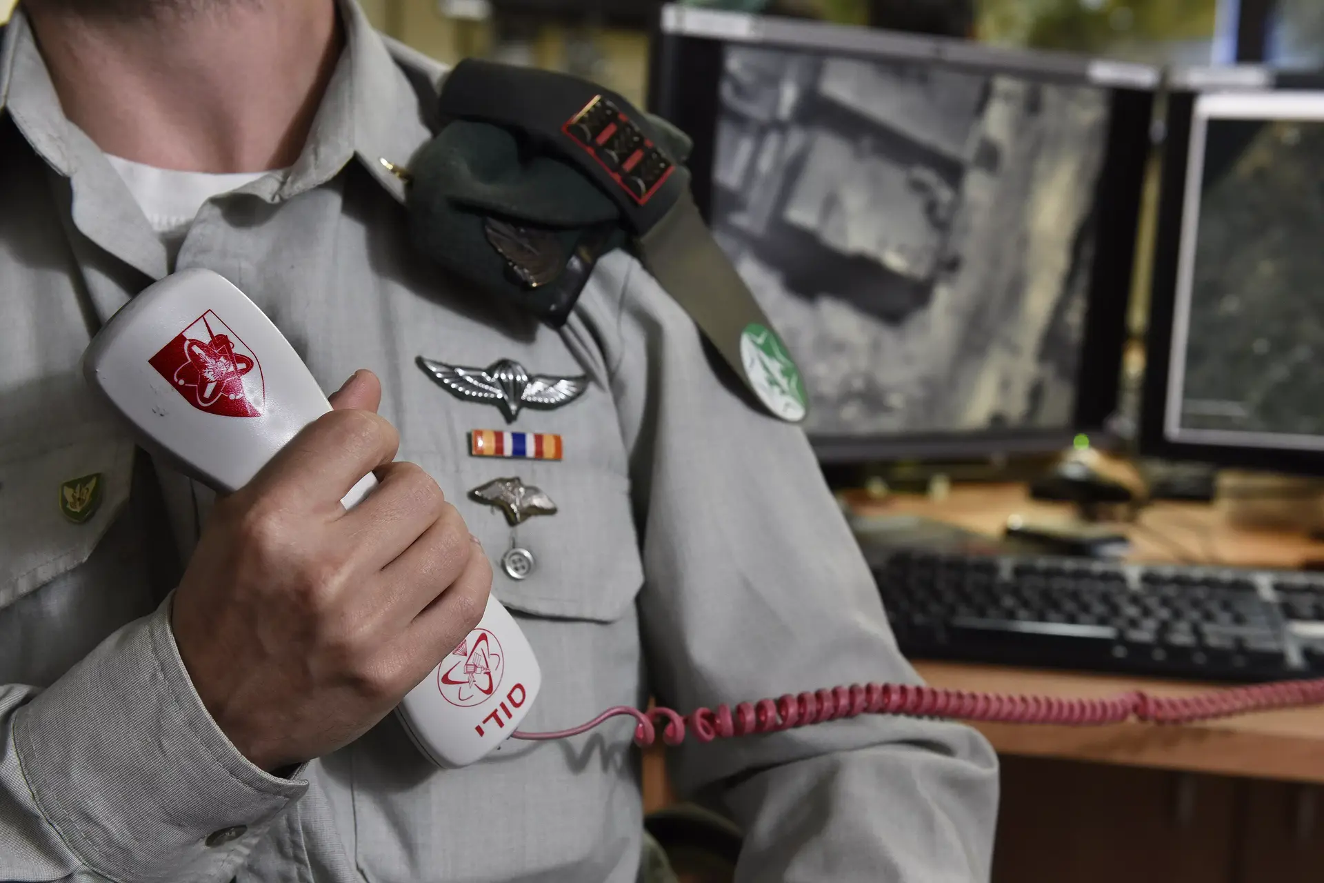 "לא משמח לראות אדם נהרג בשידור חי": הצצה למרכז העצבים של אמ"ן