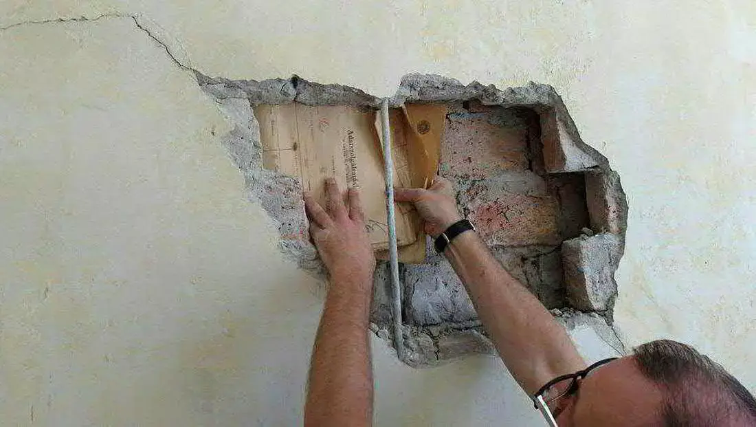 מאחורי קיר סדוק: התגלו אלפי מסמכי הרישום של יהודי בודפשט בשואה