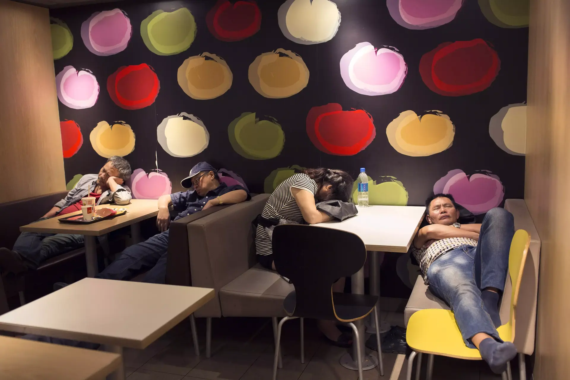 מות חסרת בית במקדונלד'ס בהונג קונג סיפק הצצה לתופעת "מקהומלס"