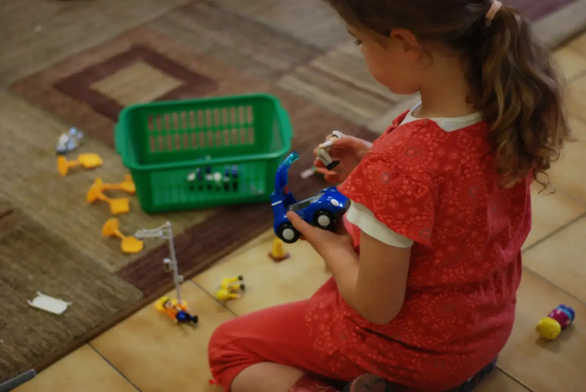 באישון לילה ובלי נעליים: סיפורם של הילדים במשפחות קלט