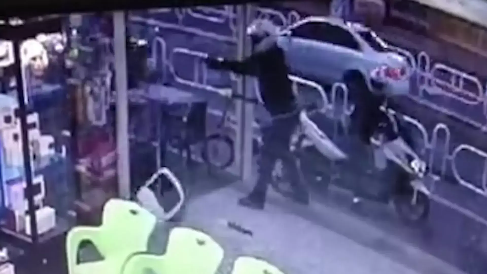 קפץ מהאופנוע וירה ממטר וחצי: תיעוד חיסול חייל של מיכאל מור