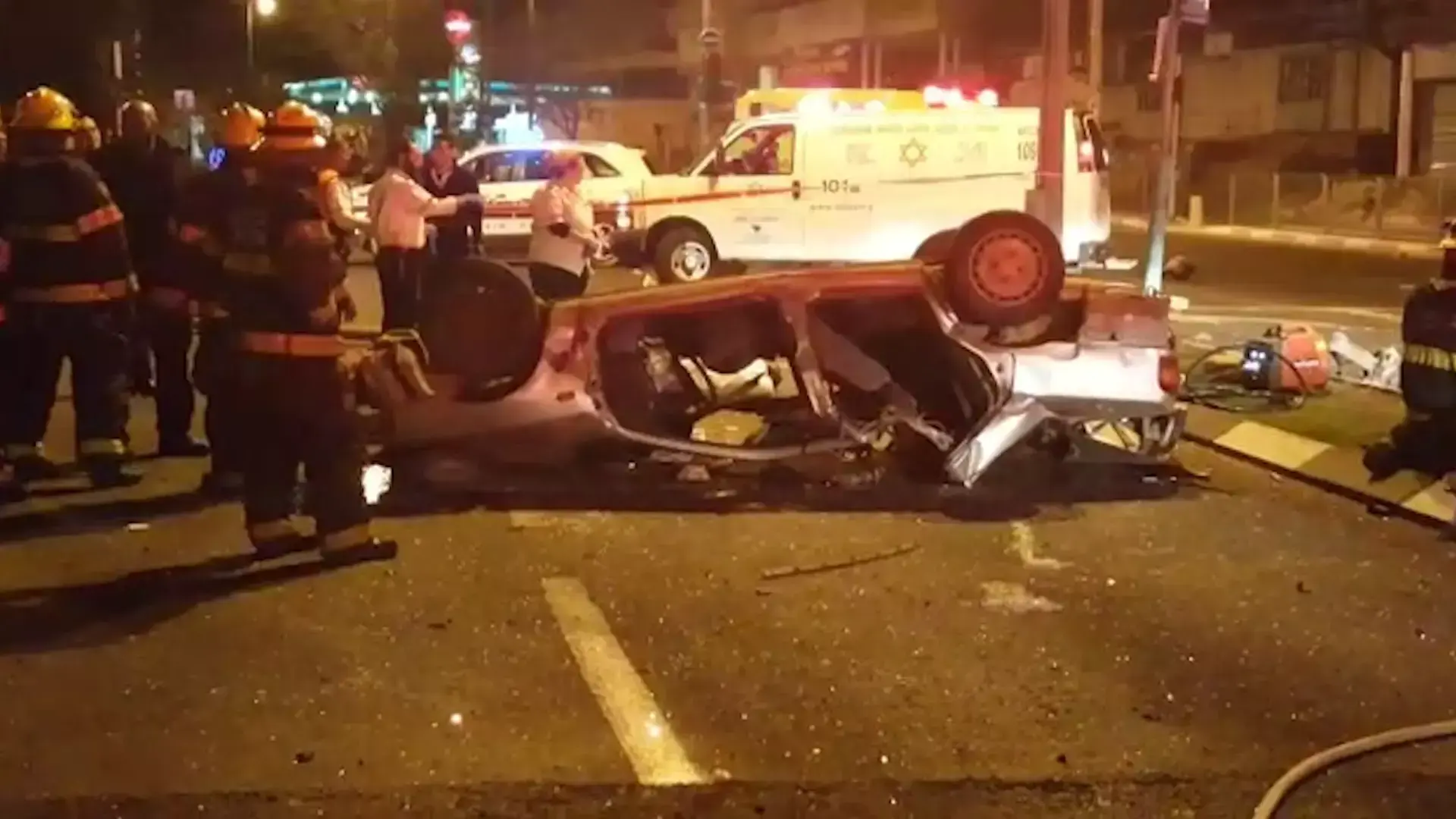 גבר ואישה התנגשו עם רכבם בעמוד תאורה בנצרת עילית - ונהרגו